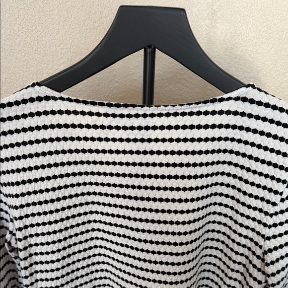Elle Monochrome Patterned Long Sleeve Top - Picture 7 of 9